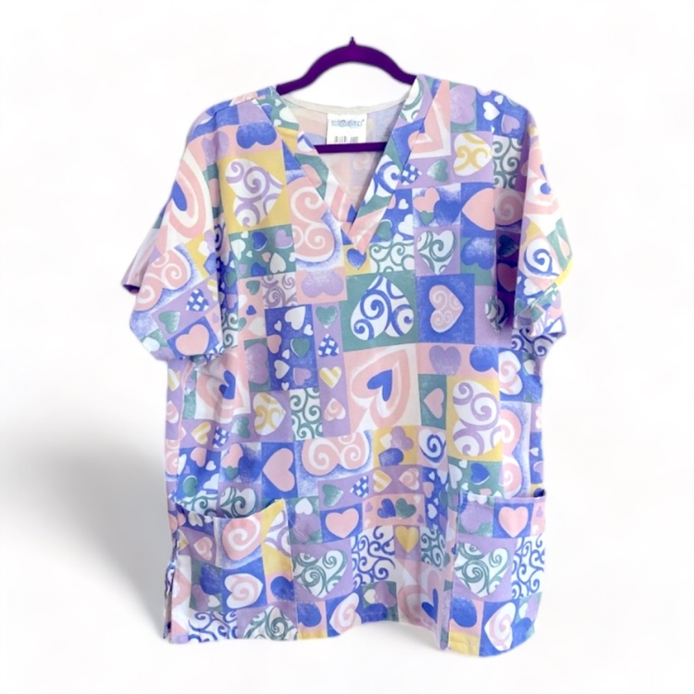 Fundamentals Block Hearts V-Neck Scrub Top w Pockets- Lrg